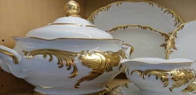 www.porcelanawalbrzych.pl, Porcelana, serwis obiadowy, garnitur do kawy, filiżanki, herbata, kubek z uchem, bulionówki, salaterka, półmisek, solniczka, spodek, talerz deserowy, talerz kwadratowy, zestaw talerzy, zestaw stołowy, zastawa stołowa, etażerka, 